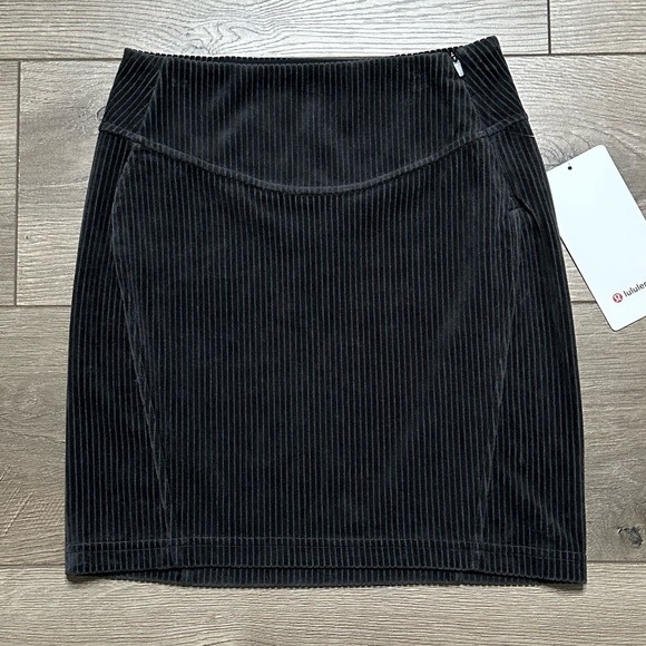 Lululemon Scuba High Rise Mini Skirt Velvet Cord Dark Gray Size 0 - Picture 2 of 9